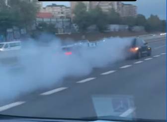 VÍDEO | Espectacular fumera d'un cotxe en plena C-58 a Badia