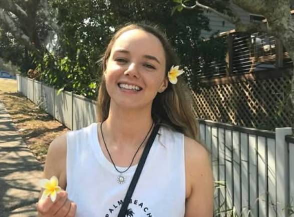 Mor una influencer australiana després de donar a llum el seu primer fill a casa