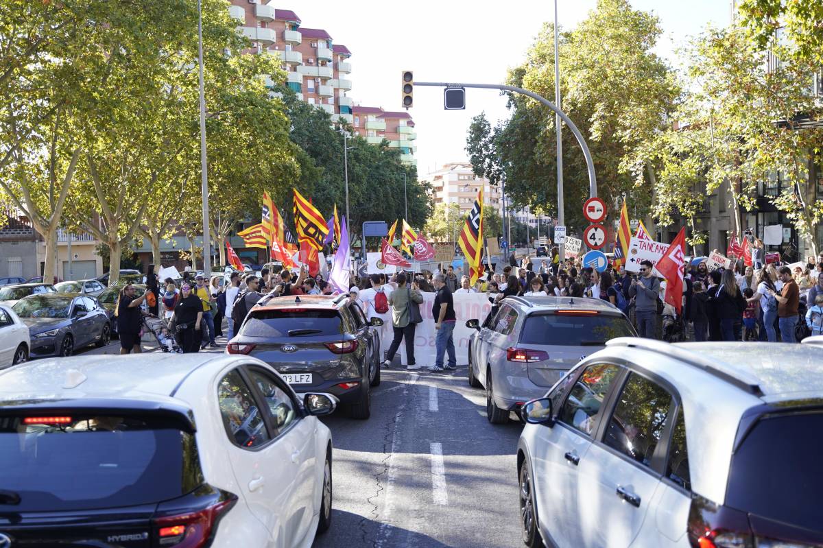 La Gran Via, tallada per una manifestació contra Serveis Territorials d'Educació