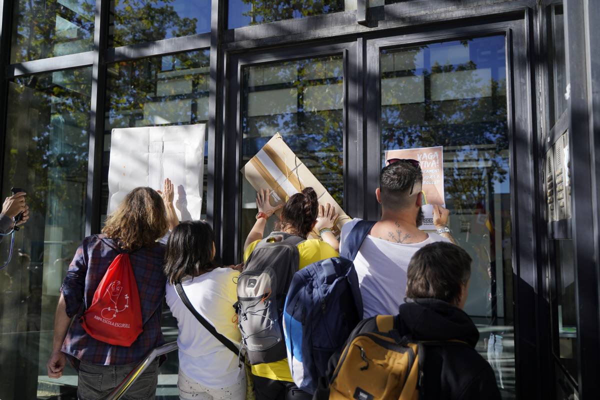 Manifestació a Sabadell per la fusió de dues escoles a Ripollet - David Chao Manifestació a Sabadell per la fusió de dues escoles a Ripollet