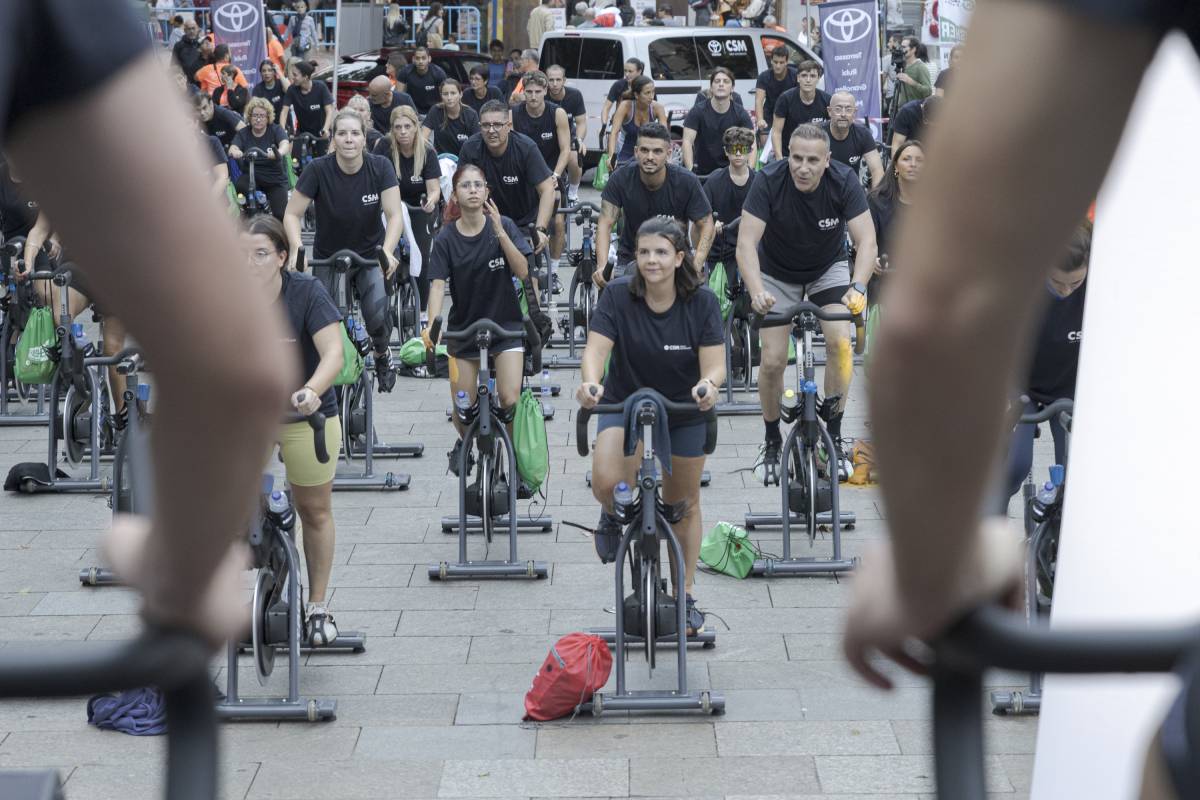 Les bicicletes prenen de nou la plaça Vella