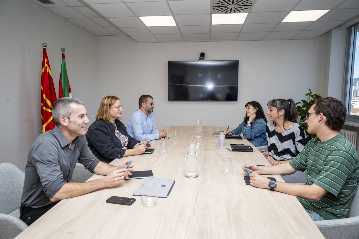 La CUP i Bildu es conjuren pel reconeixement nacional i els drets socials davant la crisi a l'Estat