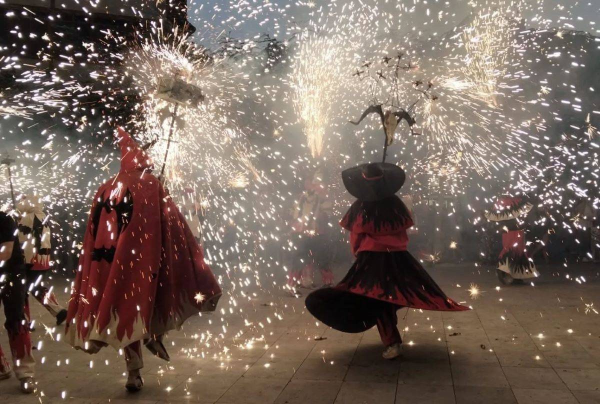 La colla de diables Sheron de Móra d’Ebre és finalista al Premi Adifolk 2025 com a grup de l’any