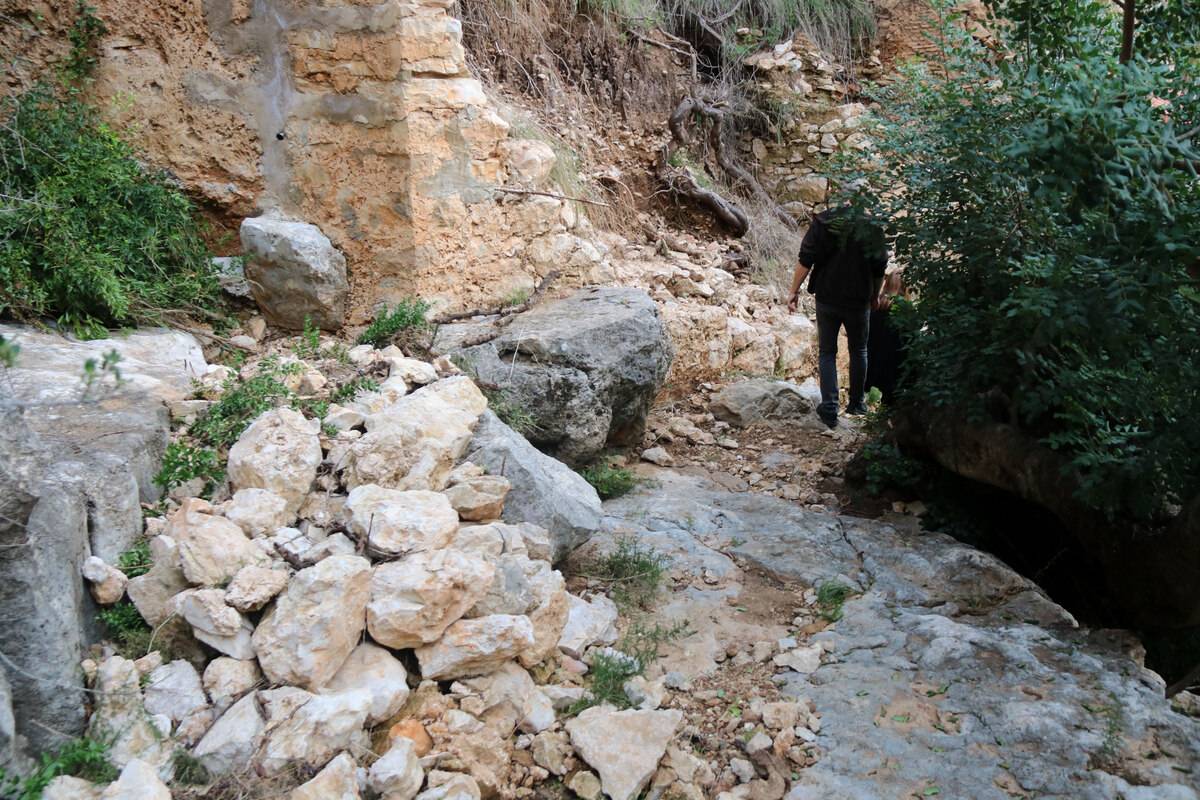 Els abrics rupestres de la Pietat d'Ulldecona resisteixen els aiguats