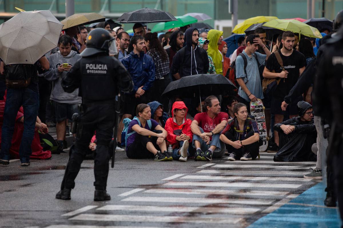 Deneguen l’amnistia a un mosso investigat per lesions durant les protestes per la sentència del procés