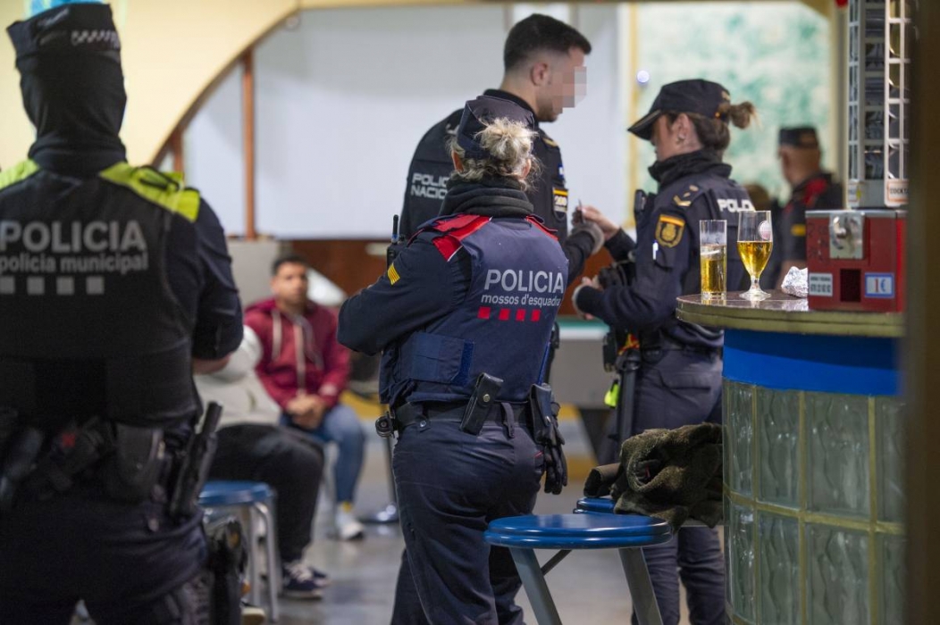 La Policia fa pressió sobre el Districte 6: 274 intervencions per tinença d'armes o drogues en un any