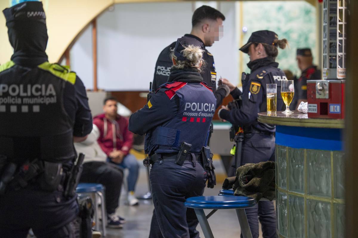 La Policia fa pressió sobre el Districte 6: 274 intervencions per tinença d'armes o drogues en un any