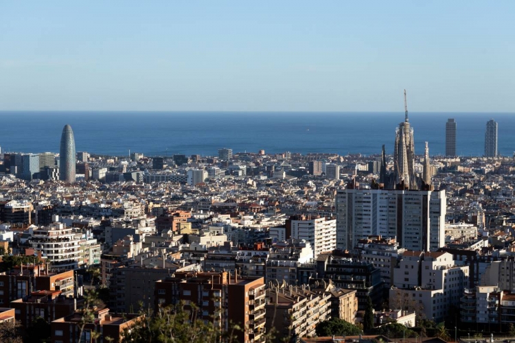 Els habitants de Barcelona destinen el 74% del sou al lloguer, el segon cost més alt d'Europa