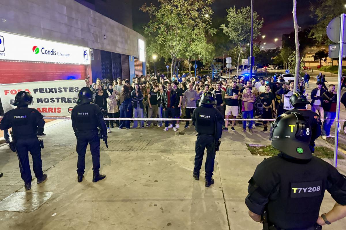 Tensió al sud de Sabadell per un acte de l'extrema dreta