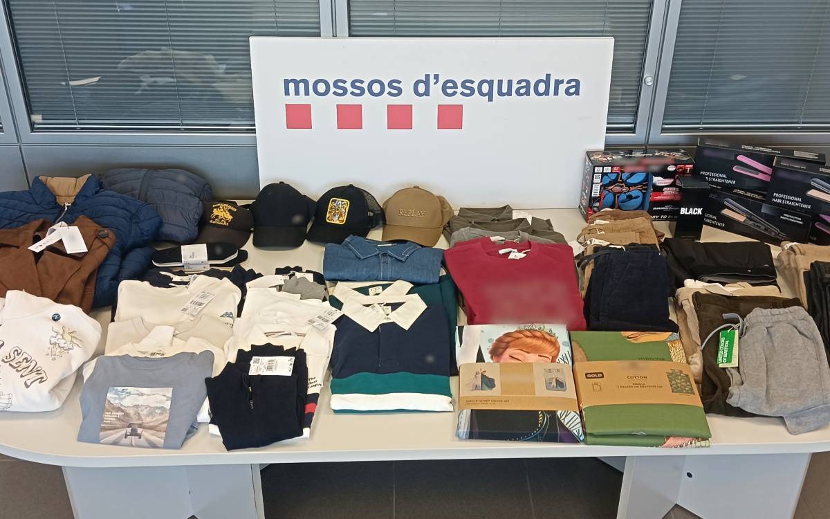 Detenen un home a l’AP-2 a Rodonyà, amb un cotxe ple d'objectes de dubtosa procedència ocults sota una manta