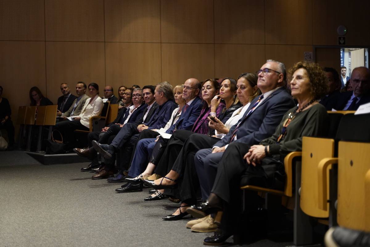 Primera fila d`autoritats als Premis Cambra 2025 - Víctor Castillo Primera fila d`autoritats als Premis Cambra 2025