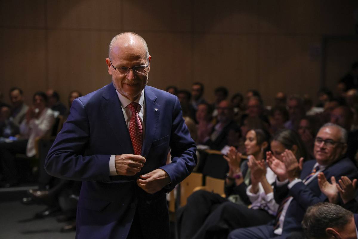 El president de la Cambra de Comerç, Ramon Alberich, camí del faristol - Víctor Castillo El president de la Cambra de Comerç, Ramon Alberich, camí del faristol