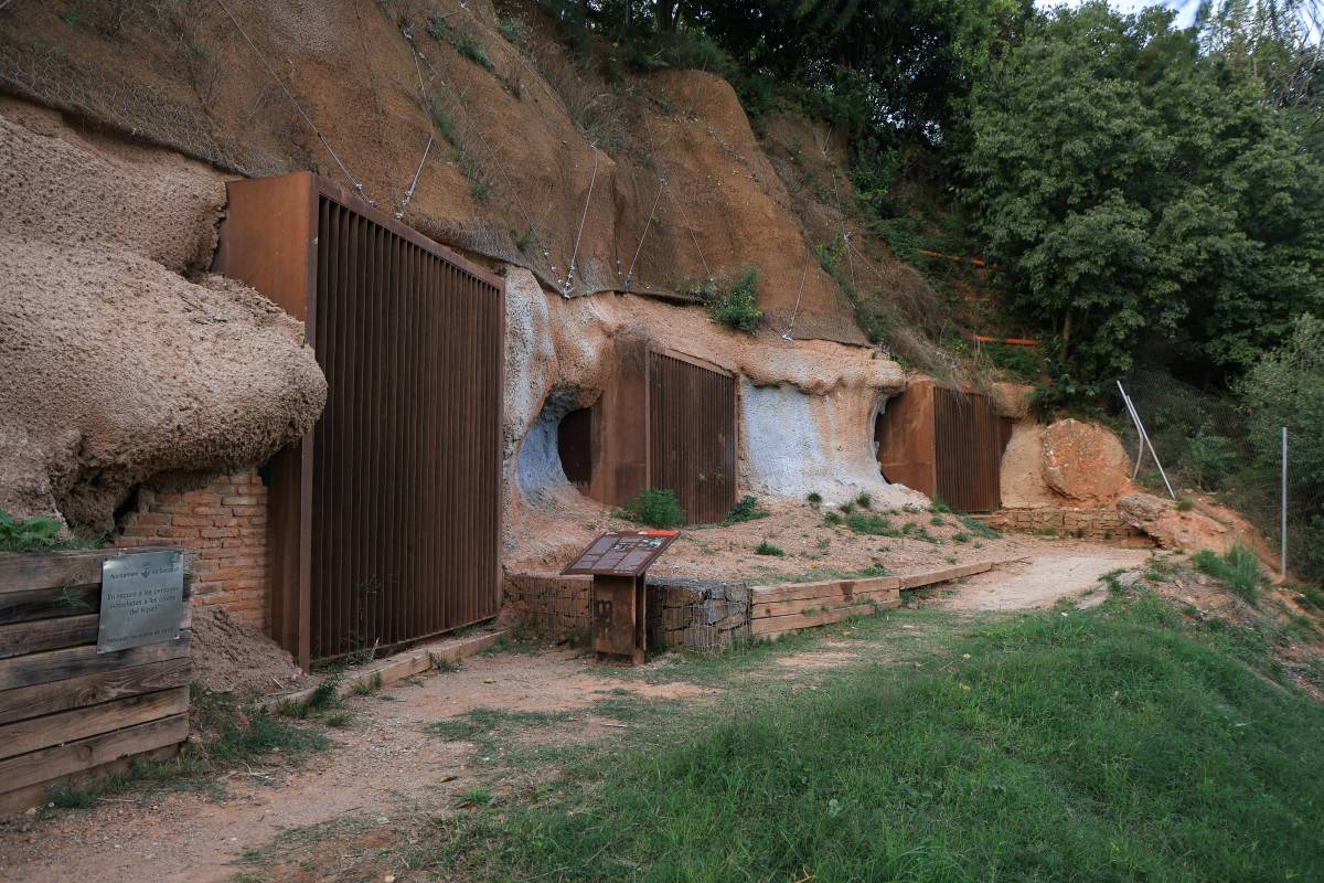 Les coves de Sant Oleguer reobren l`accés - Víctor Castillo Les coves de Sant Oleguer reobren l`accés