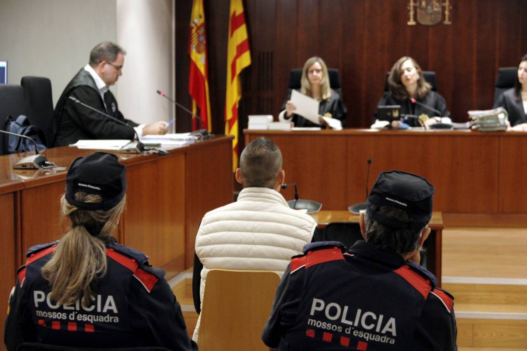 Judici a Cervera per l’apunyalament d’un jove: l’acusat culpa un amic i parla d’un suborn de 30.000 euros a la víctima