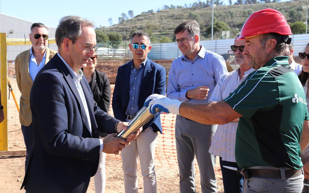 Sant Fruitós posa la primera pedra del nou pavelló i gimnàs del Pla del Puig, un projecte de 5,8 milions