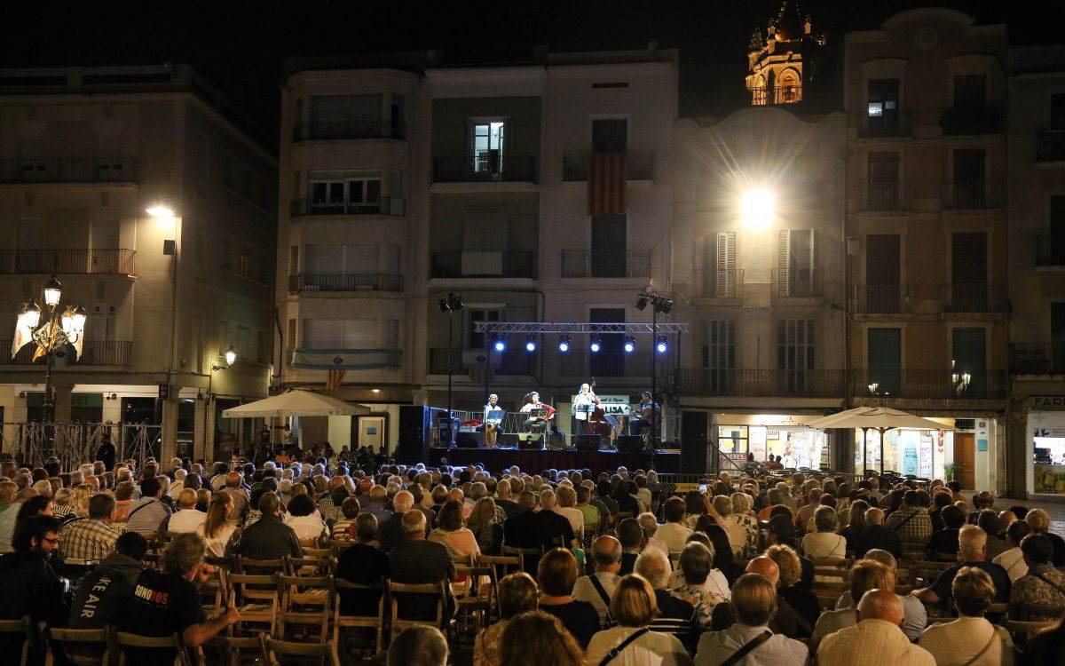La cantada d’havaneres de Misericòrdia torna a la plaça del Mercadal