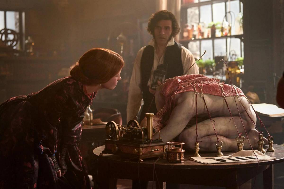 Oscar Isaac i Mia Goth a Frankenstein - Netflix Oscar Isaac i Mia Goth a Frankenstein