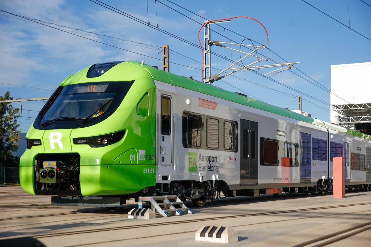 El tren de Ferrocarrils que connectarà Barcelona amb les terminals del Prat arribarà a finals de 2026