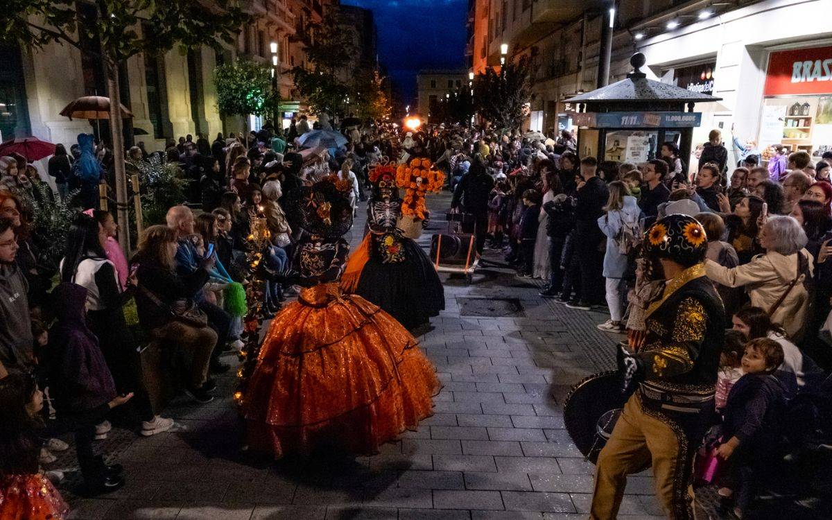 Panellets, foc, mariachis i zombis per celebrar el Halloween i la Castanyada a Tarragona