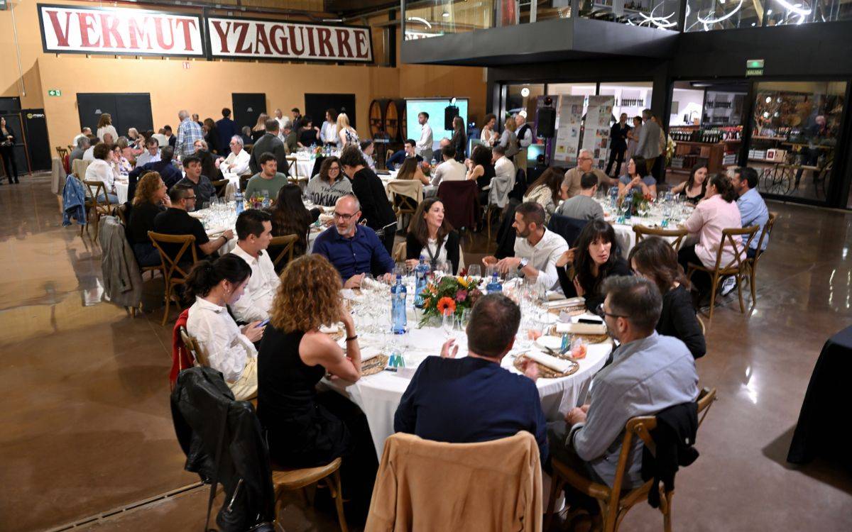 La 1a Nit del Comerç, Professionals i Empresaris del Morell reuneix un centenar de persones