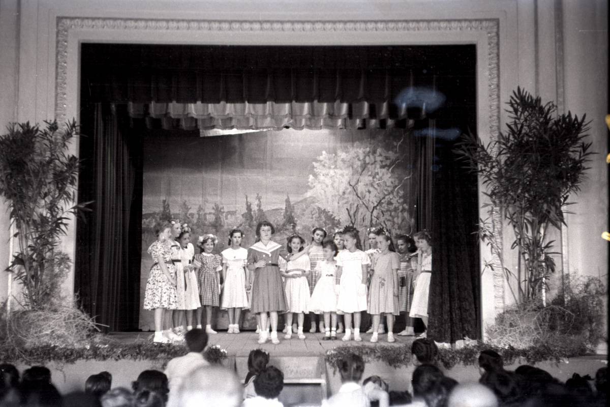 Teatre del Patronat Eulàlia Garriga, juny de 1949 - Joan Balmes i Benedicto /AHS Teatre del Patronat Eulàlia Garriga, juny de 1949