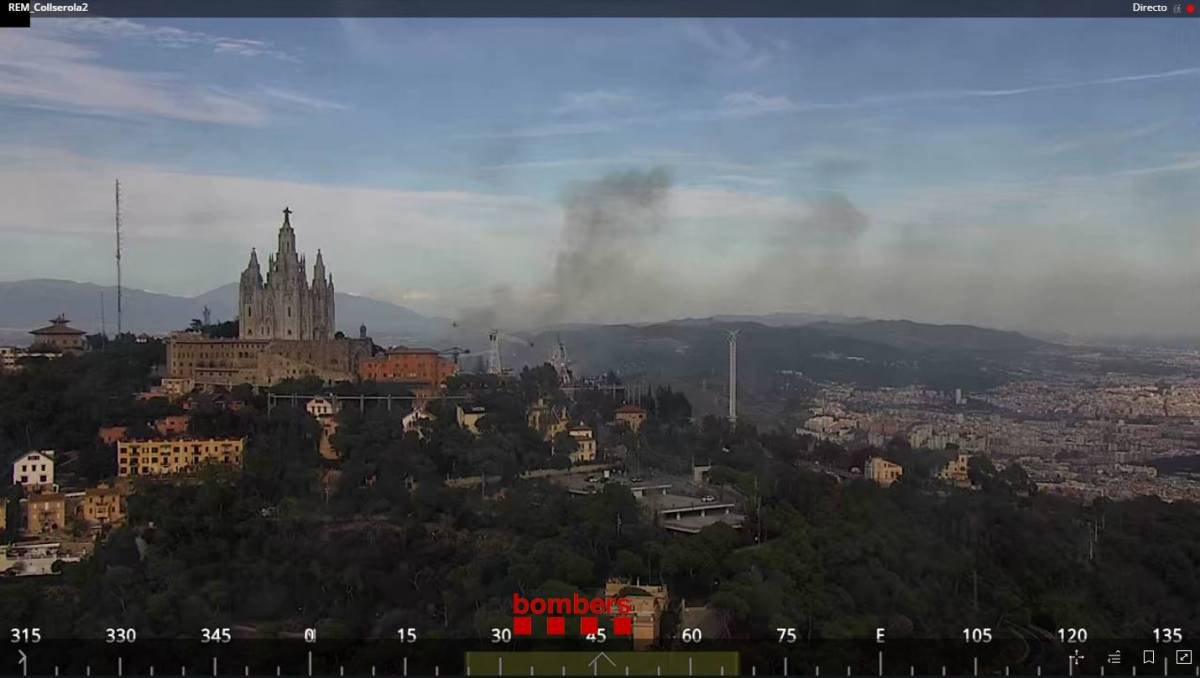 Els Bombers treballen amb deu dotacions en un incendi forestal a Montcada i Reixac