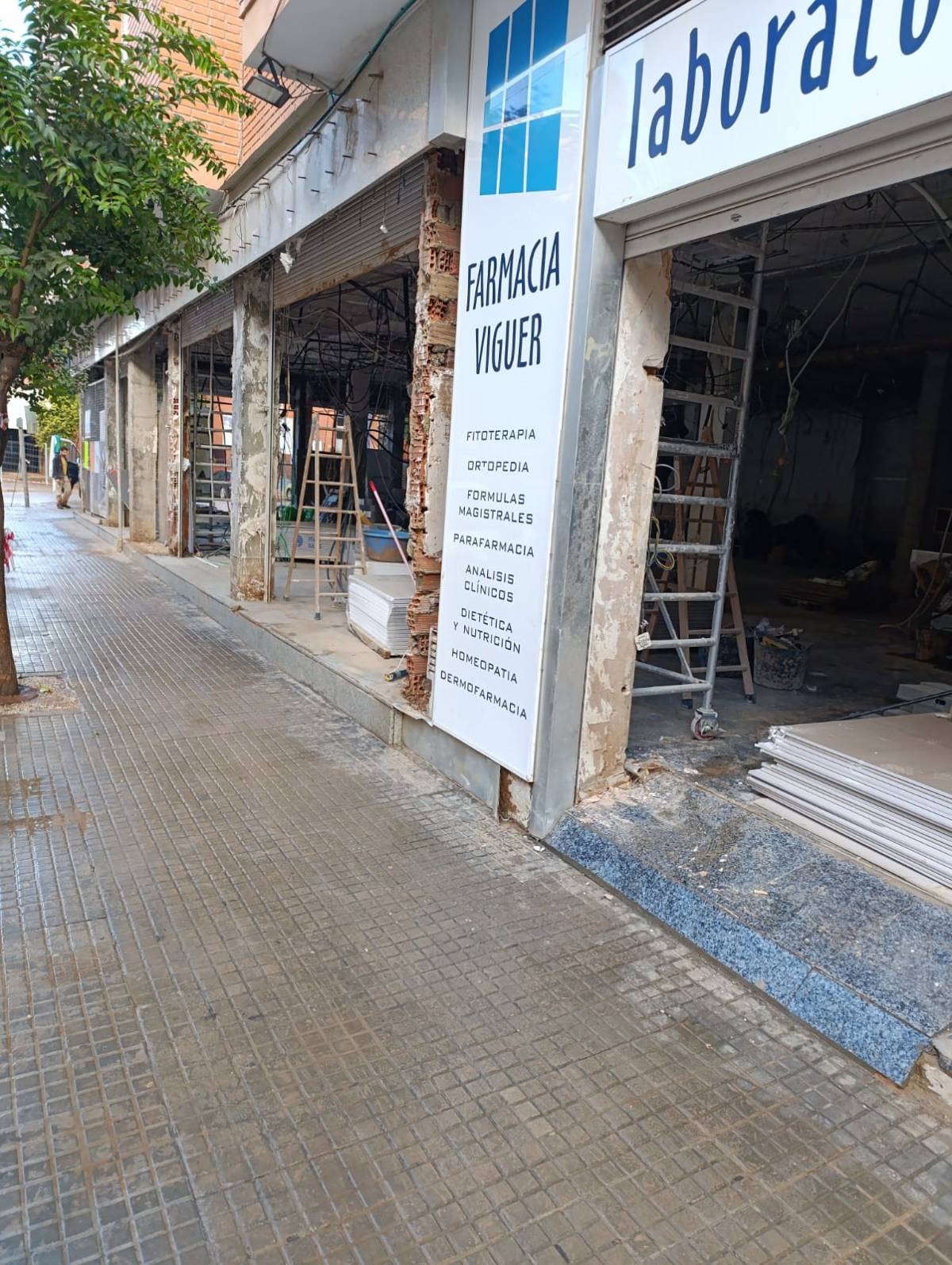 Una farmàcia de Catarroja en reconstrucció - Cedida Una farmàcia de Catarroja en reconstrucció