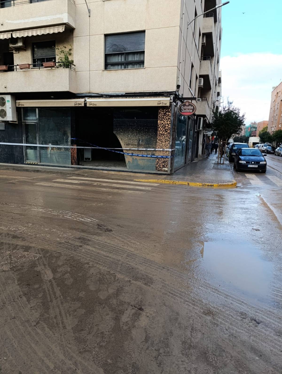 Un bar destrossat per la riuada a Catarroja - Cedida Un bar destrossat per la riuada a Catarroja