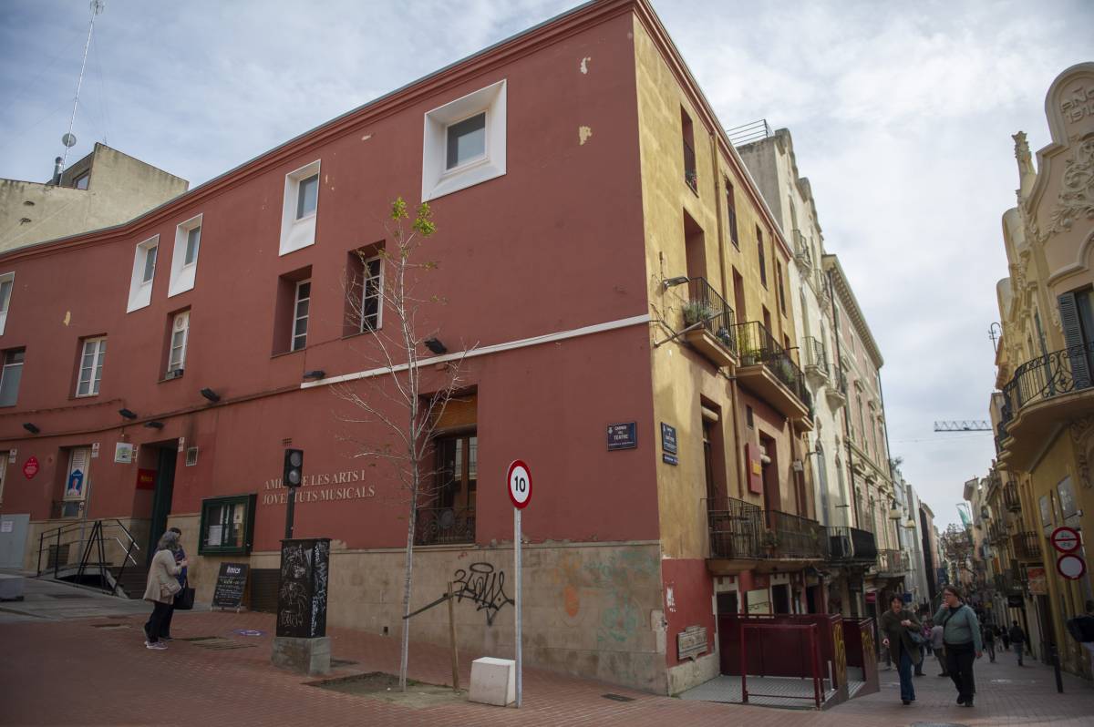 Terrassa mira el monstre de les mil cares