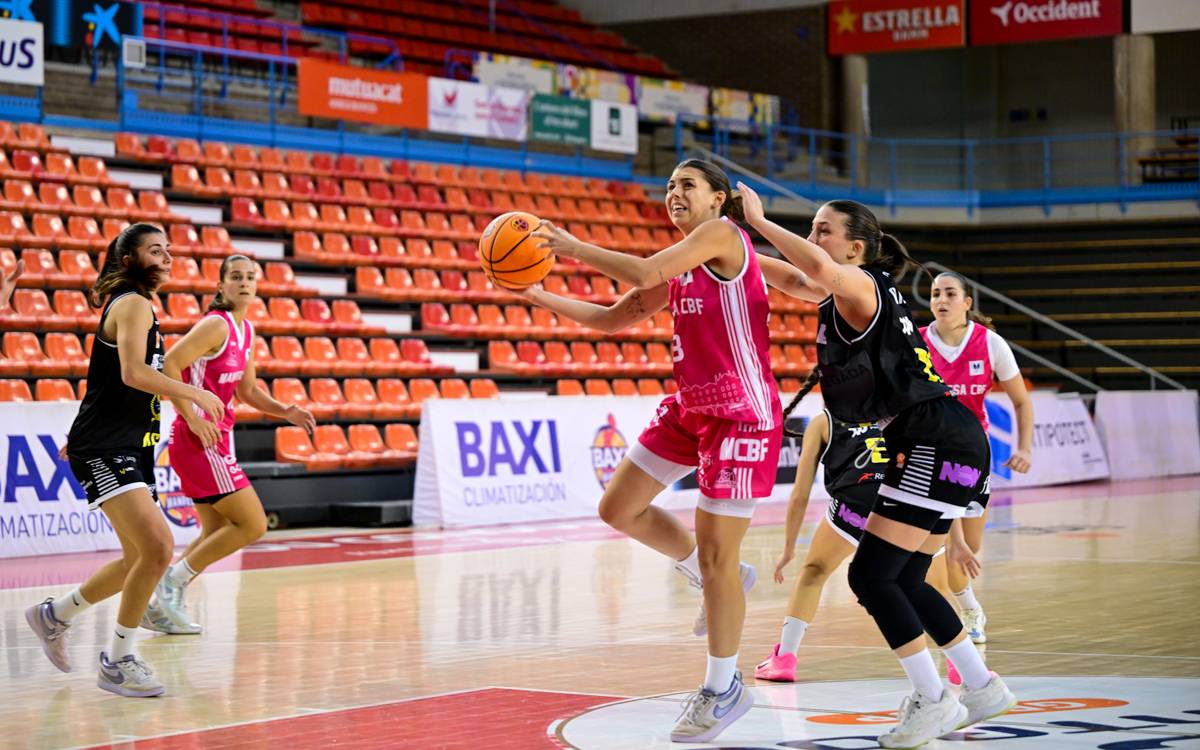 El Manresa CBF cau davant el Cortegada i suma la tercera derrota a la Lliga Femenina 2
