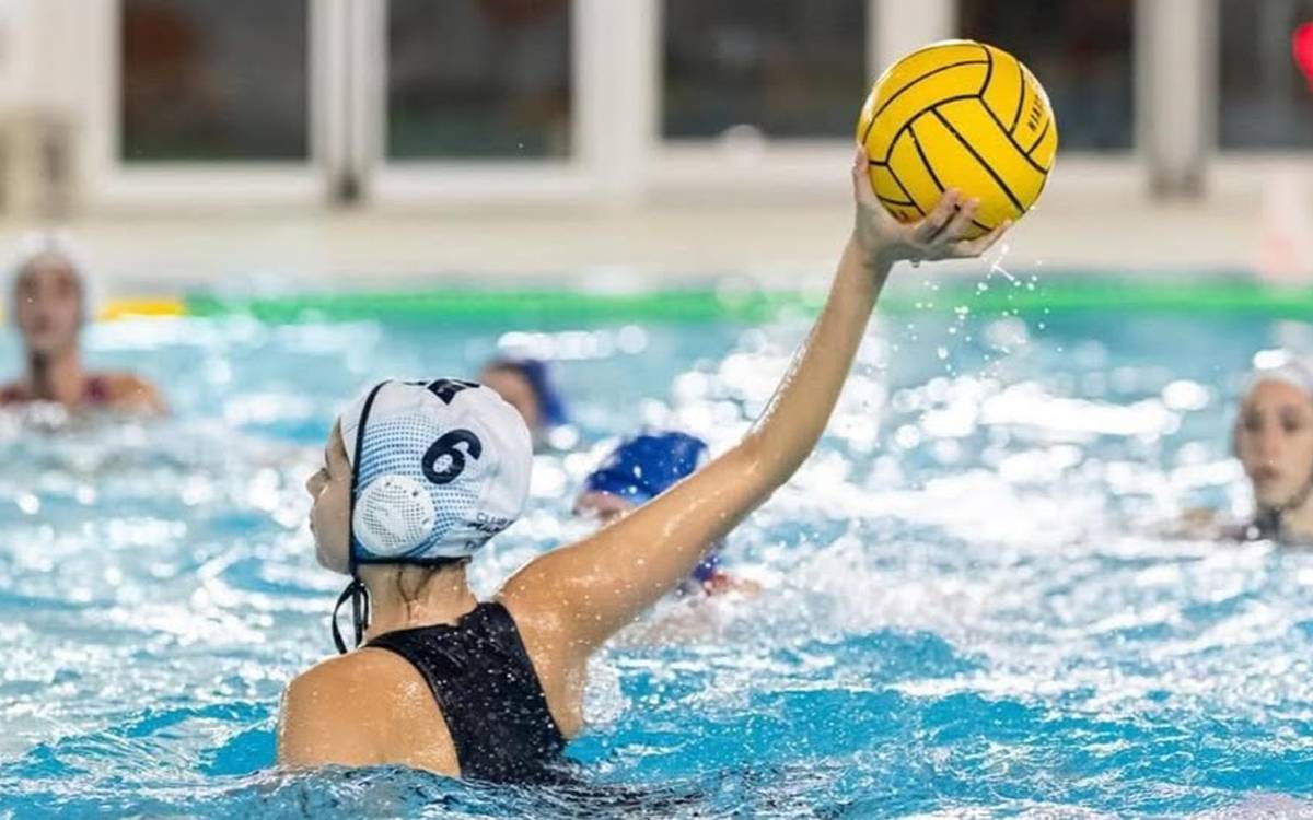 El CN Manresa Fibracat cedeix davant la Barceloneta B en un duel igualat i golejador (14-18)