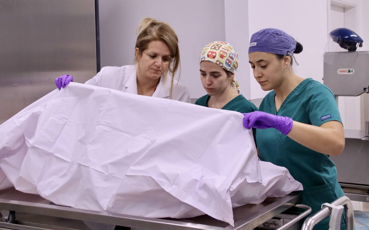 Estudiants de diferents especialitats fent pràctiques al Laboratori d`Anatomia de la UVic-UCC. - L.Busquets/ACN Estudiants de diferents especialitats fent pràctiques al Laboratori d`Anatomia de la UVic-UCC.