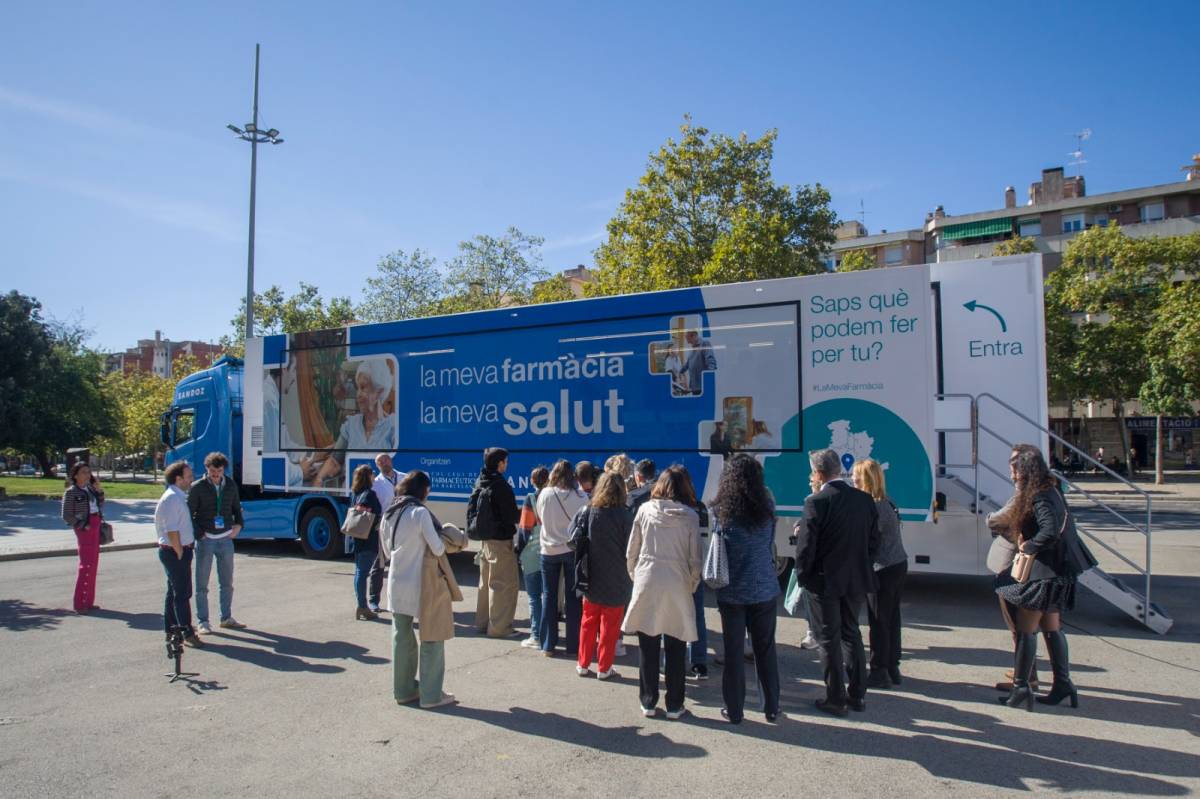 El camió de “La meva farmàcia, la meva salut” fa parada a Terrassa per promoure la prevenció i el benestar
