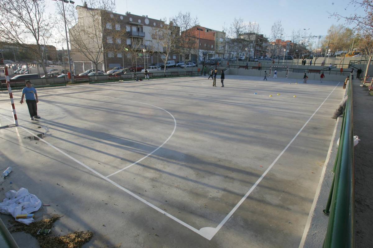Tot per Terrassa reclama a la Generalitat la cessió definitiva de la pista poliesportiva de Vilardell