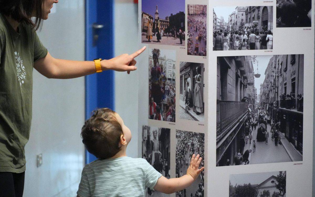 El CAP Sant Pere de Reus acull l’exposició fotogràfica «I la festa continua!»