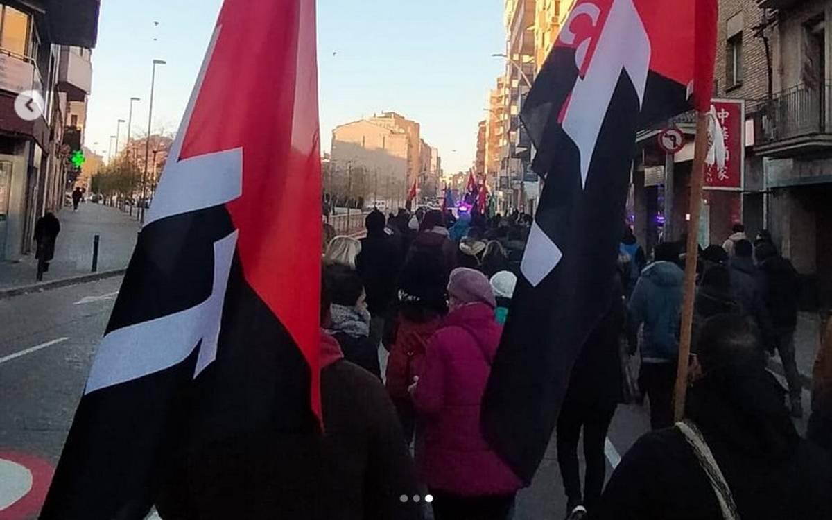 La CNT Manresa celebrarà el 20è aniversari amb tertúlia, paella i música a la plaça Catalunya