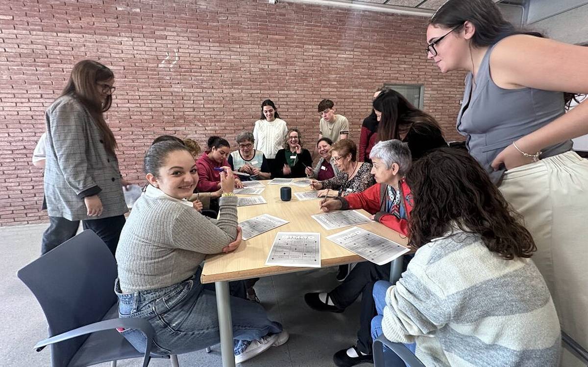 El CAP Sagrada Família i l'institut Guillem Catà uneixen esforços contra la soledat no volguda