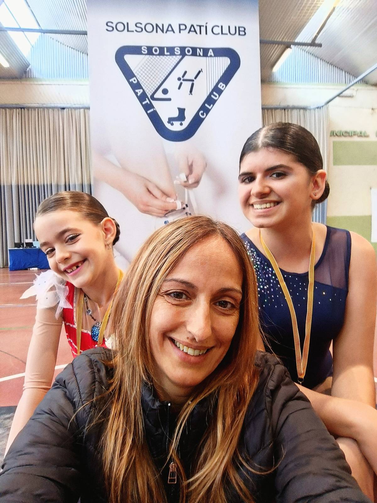 Xènia Santasusana, Ester Fornell (entrenadora) i Gal•la Casafont - Solsona Patí Club  Xènia Santasusana, Ester Fornell (entrenadora) i Gal•la Casafont