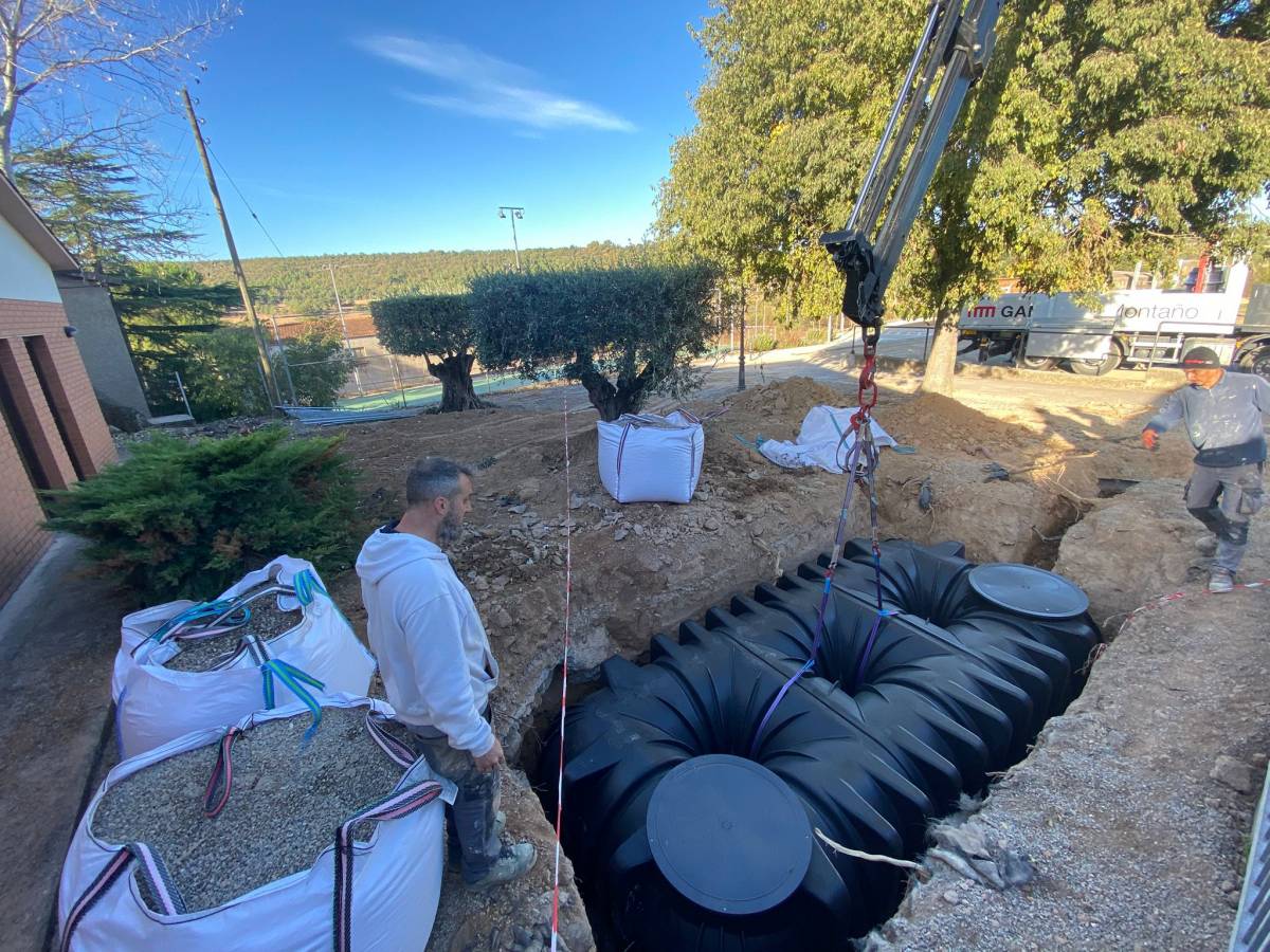 Riner instal·la dos dipòsits subterranis -  Riner instal·la dos dipòsits subterranis