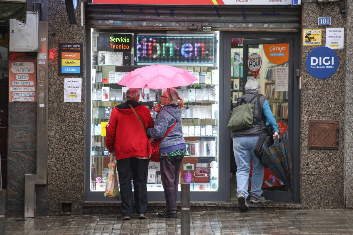 Ca n’Oriac, un referent de comerç de barri: "Aquí tenim de tot, no ens cal 'baixar' a Sabadell"