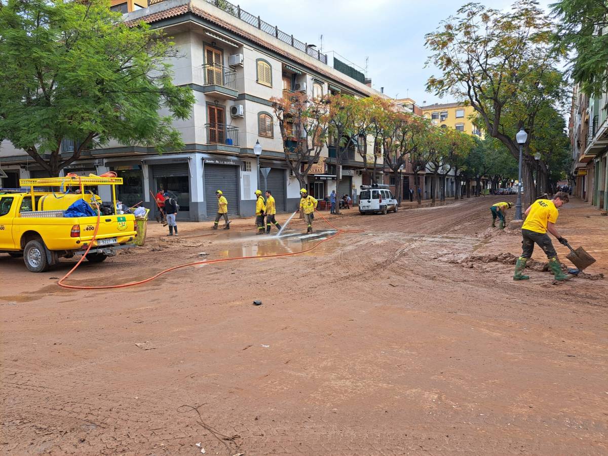 Els voluntaris d`ADF Terrassa treballant sobre la zona afectada per la dana -  Els voluntaris d`ADF Terrassa treballant sobre la zona afectada per la dana