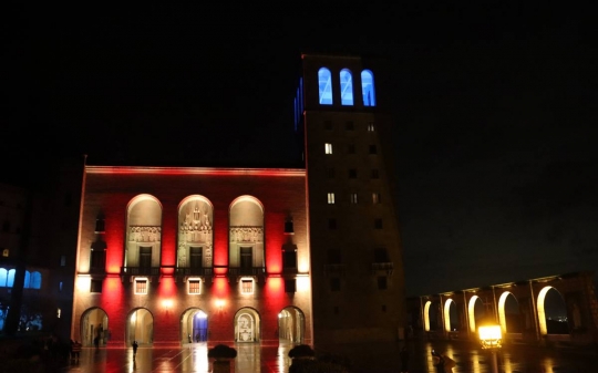 L'Abadia de Montserrat estrena una il·luminació amb més de 40 metres de lluminàries d'alta eficiència