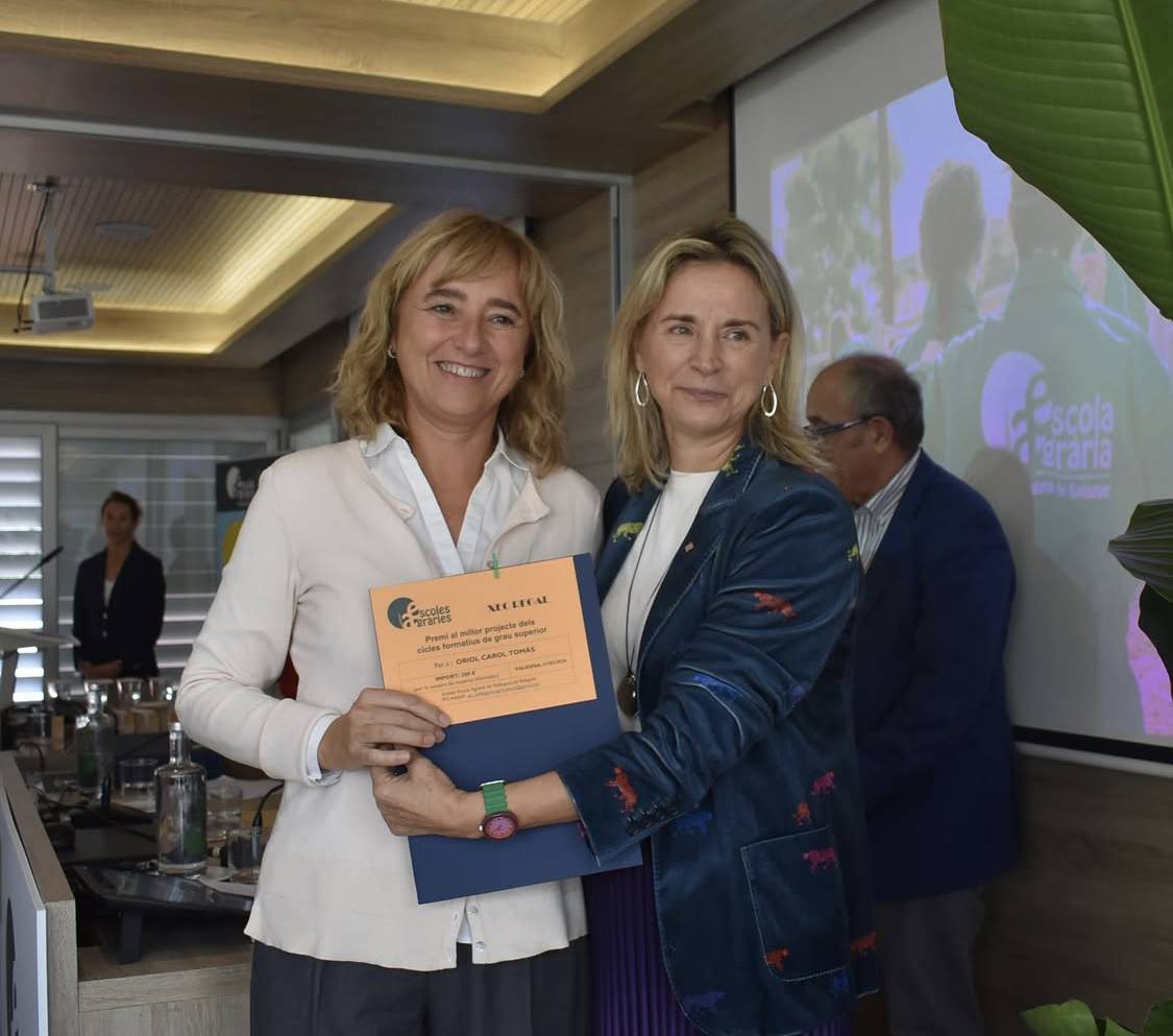 L`Oriol no va poder assistir-hi personalment, i Isabel Rovira, directora de l`EA Solsonès, va recollir el premi  -  L`Oriol no va poder assistir-hi personalment, i Isabel Rovira, directora de l`EA Solsonès, va recollir el premi