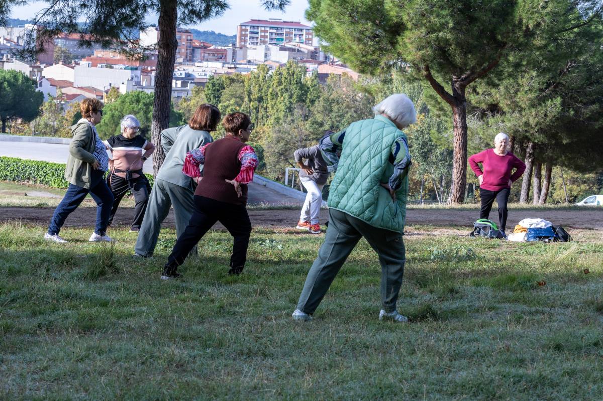 Els participants estiran al Parc Catalunya  - Juanma Peláez Els participants estiran al Parc Catalunya