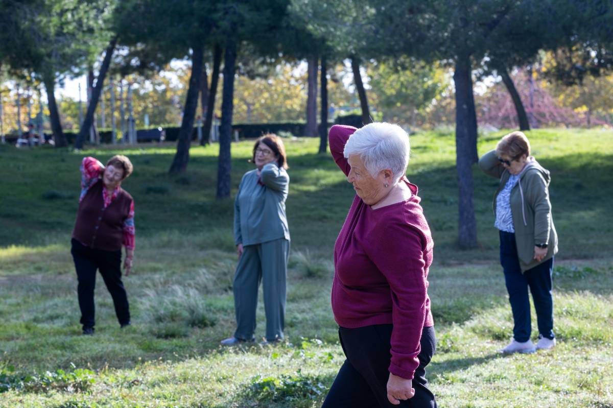 Els participants estiran al Parc Catalunya  - Juanma Peláez Els participants estiran al Parc Catalunya