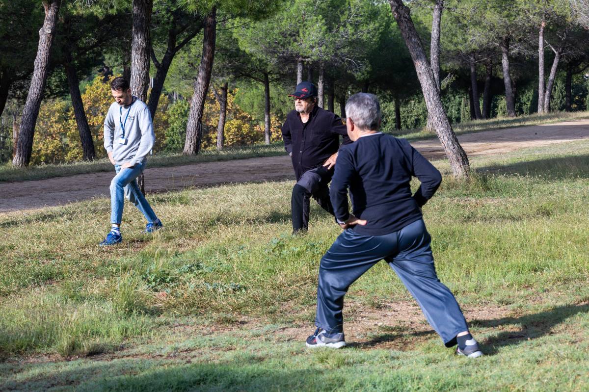 Els participants estiran al Parc Catalunya  - Juanma Peláez Els participants estiran al Parc Catalunya