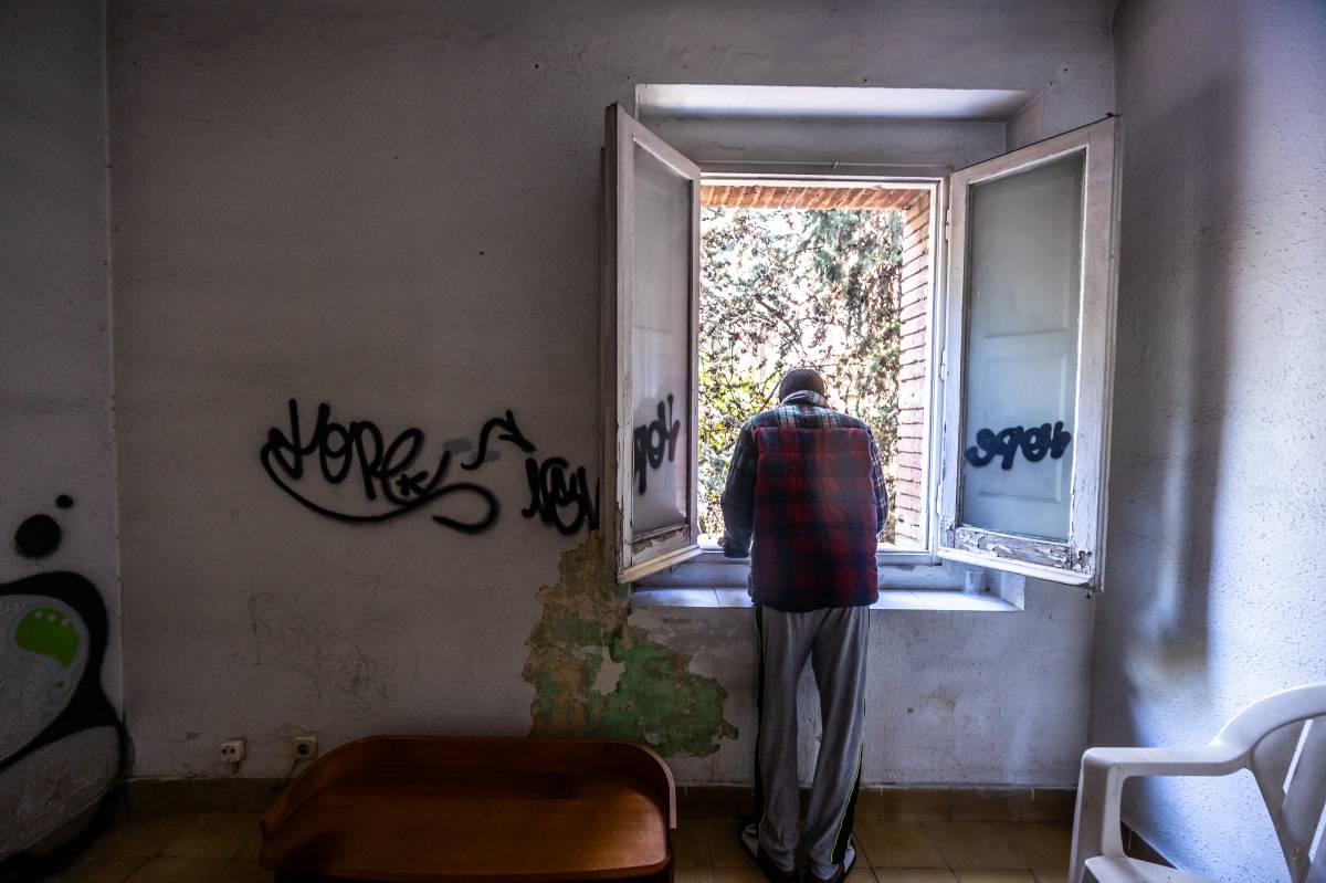 “He acollit gent que ocupava la caserna perquè sé el que és viure al carrer, i és molt dur”