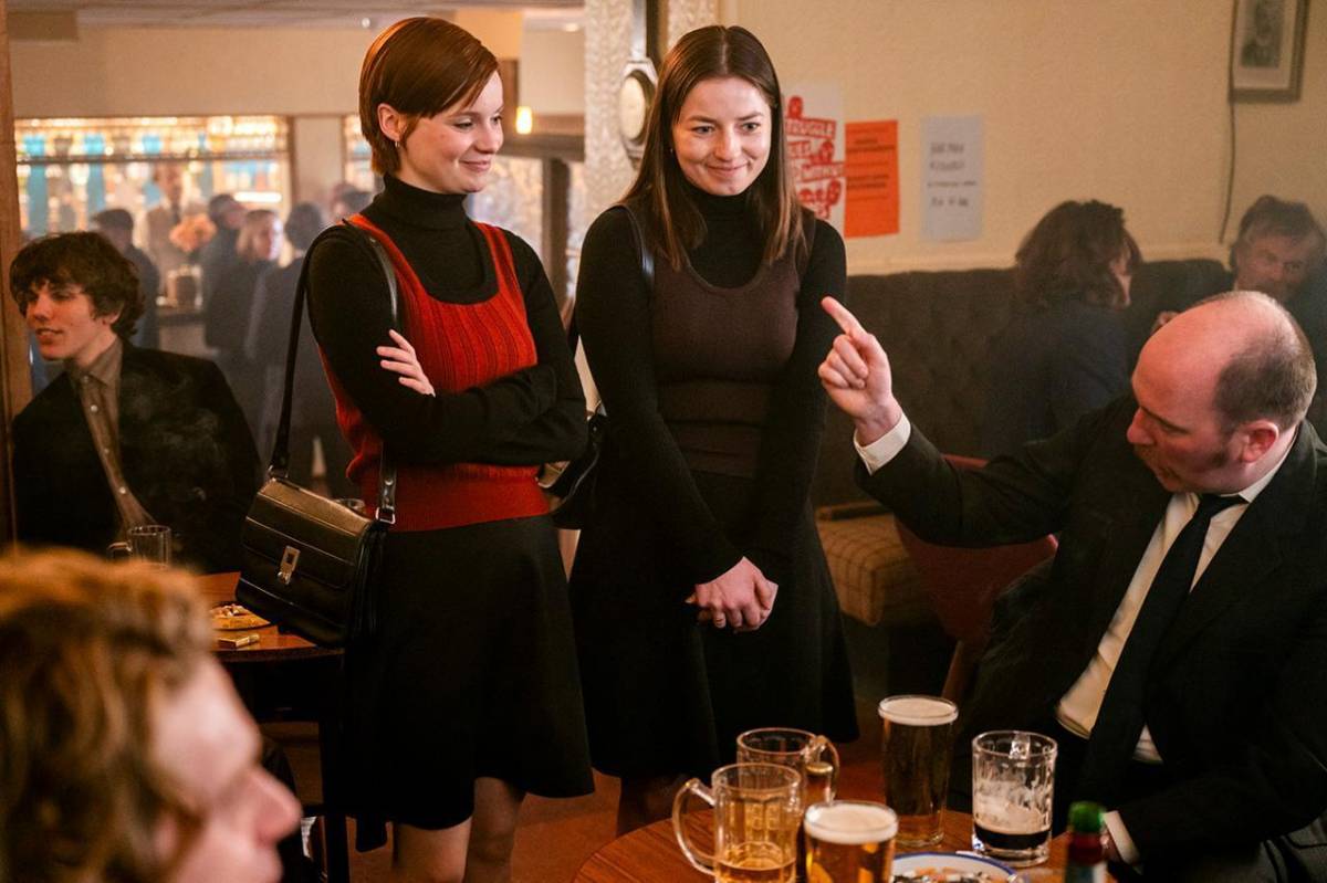 Les dues germanes Price, interpretades a Say Nothing