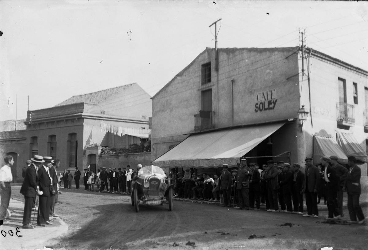 Cursa de cotxes (dècada de 1920) - Francesc Casañas Riera /AHS Cursa de cotxes (dècada de 1920)