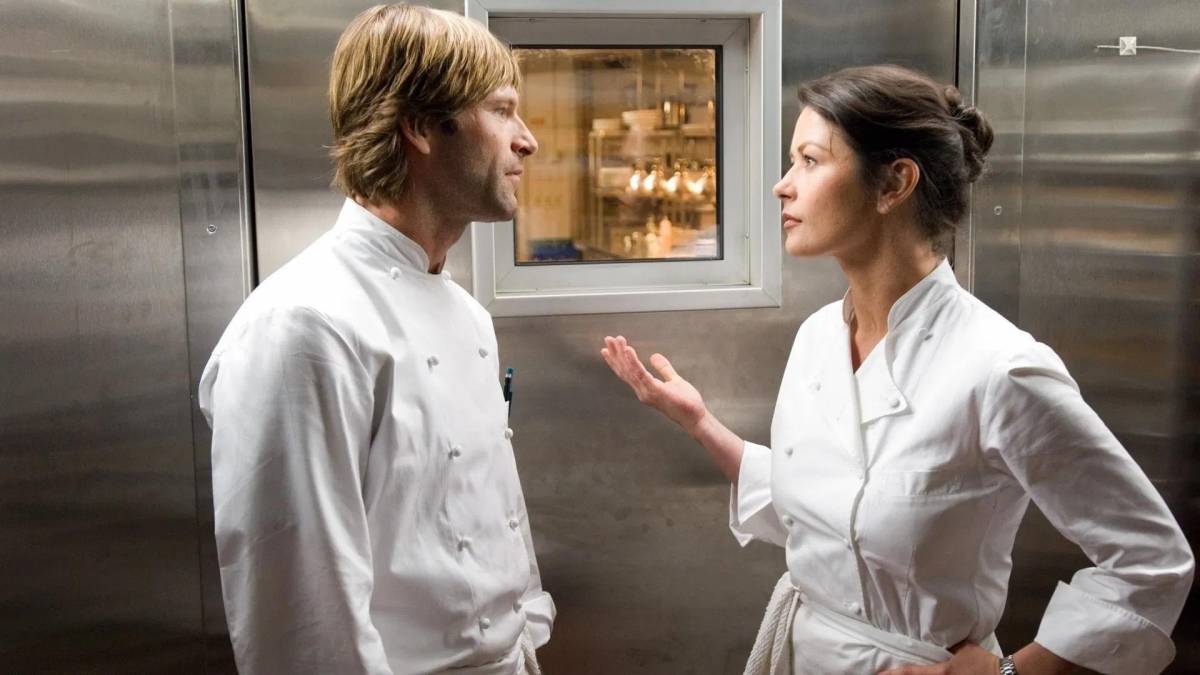 Aaron Eckhart i Catherine Zeta-Jones - Netflix Aaron Eckhart i Catherine Zeta-Jones